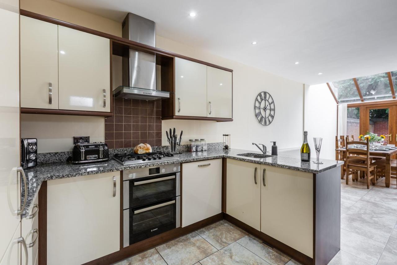 Albert - 5 Bedrooms Sleeps 11 Parking Wi-Fi Contractors Preston  Exterior foto